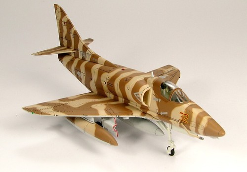 Hobby Master 1/72 HA1406 A-4E Skyhawk USN VA-126 Bandits NAS Miramar "Top Gun" - Picture 17 of 17