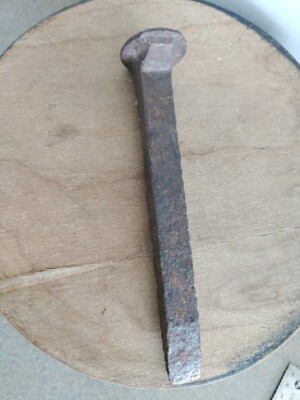 Vintage Primitive 6 1/2 Zoll Gusseisen Eisenbahn Spike Schmied Messerbau 01