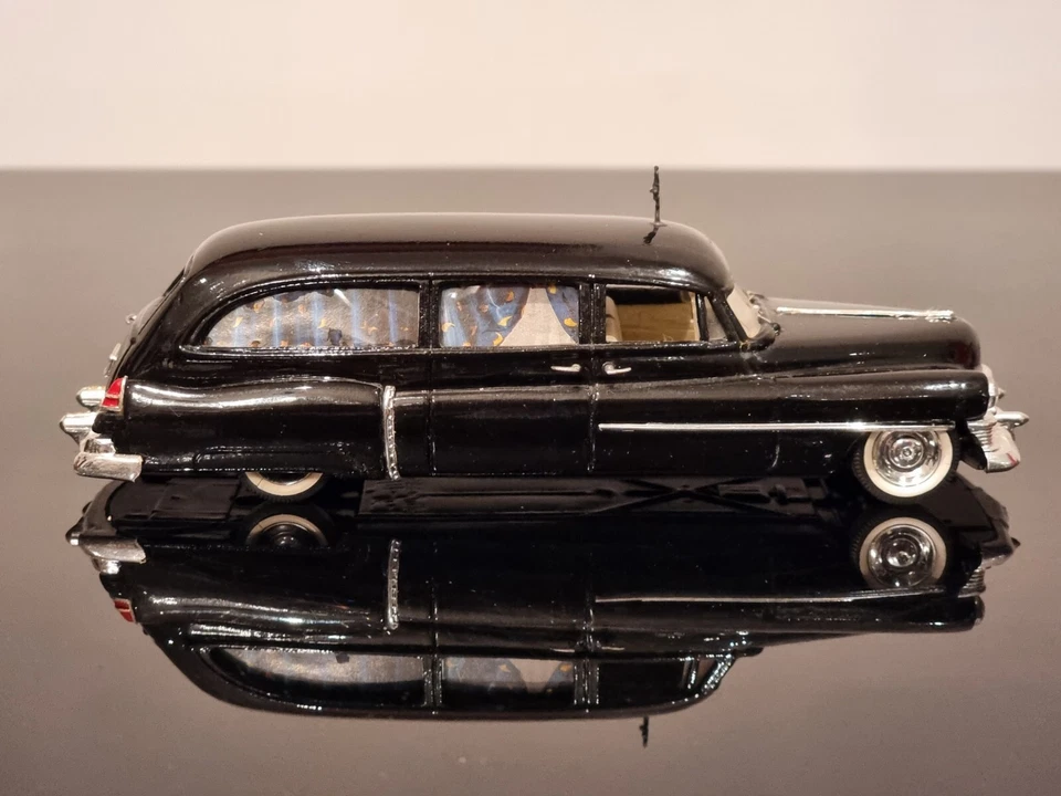 1951 Cadillac Hearse by Sayers Scoville Superior 1/43 Corbillard Leichenwagen - Image 4 of 4