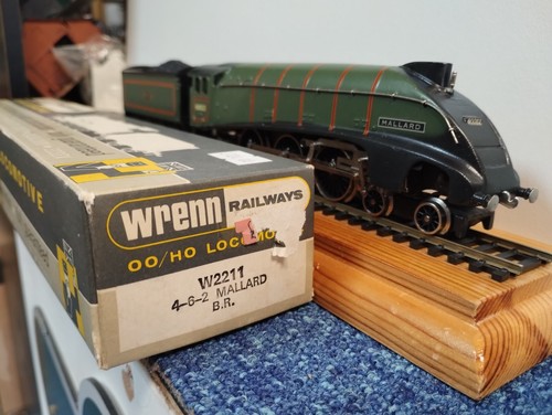Wrenn Railways W2211 4-6-2 A4 Pacific BR Green MALLARD.