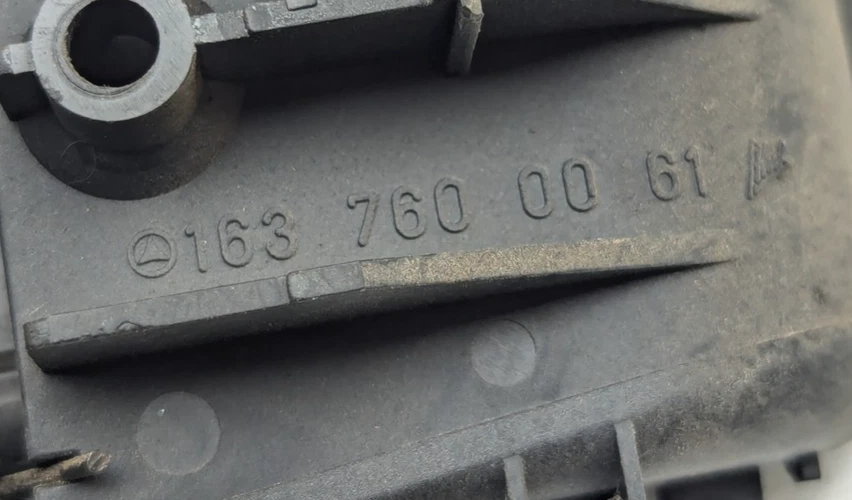 OEM 1998-2001 Mercedes ML320 3,2 L puerta trasera maletero liberación interior manija abierta Foto 2 de 4