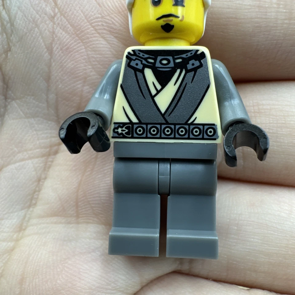 Lego Ninjago: Neuro Minifigure From 5004938 Bricktober 2017 - Image 3 of 4