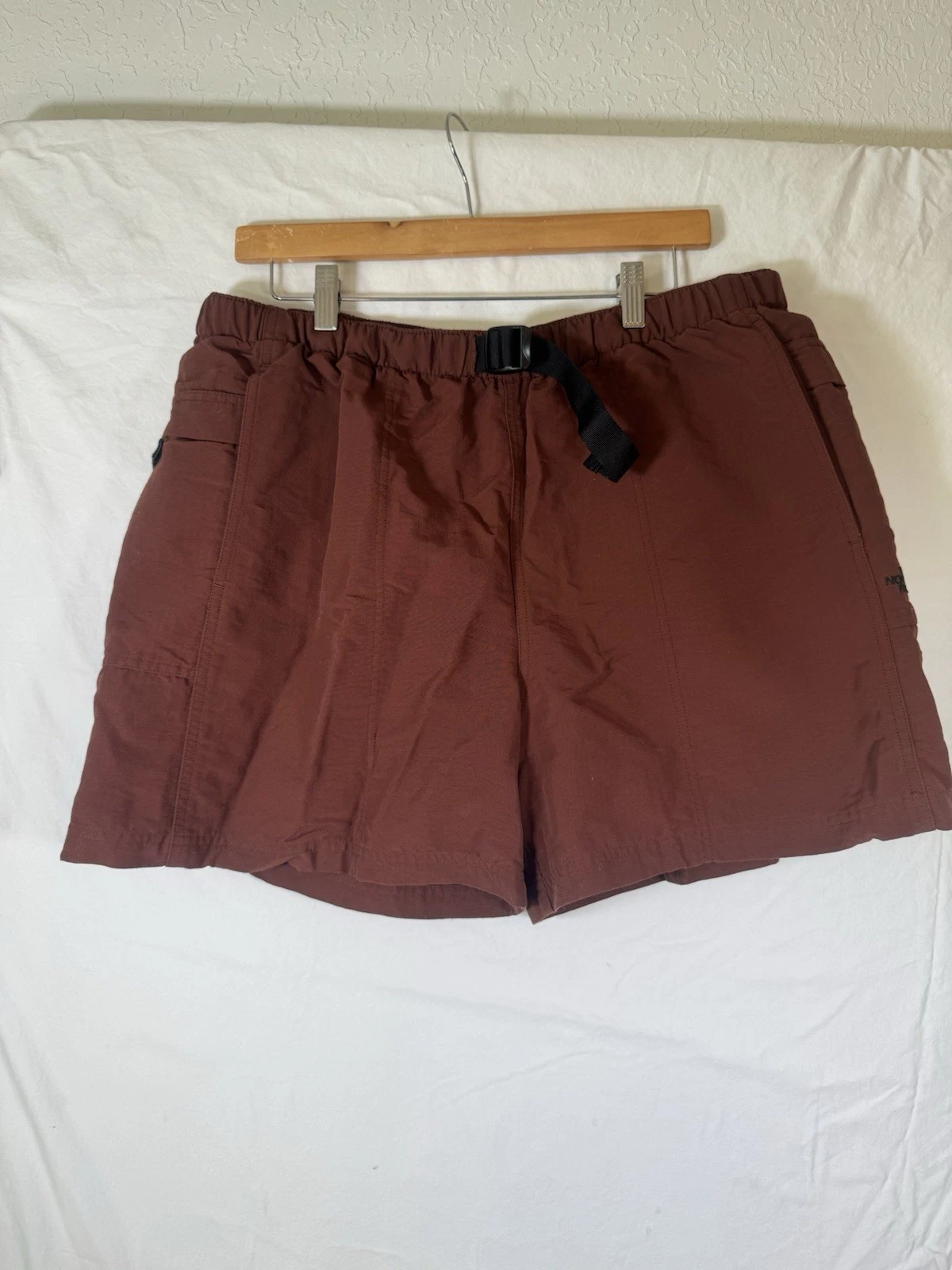 North Face Pathfinder Class V Belted Cargo Shorts Mens XL Burgundy Hike
Opens in a new window or tab