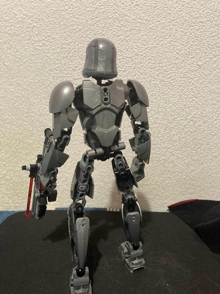 LEGO Star Wars 75118 Captain Phasma, foto 3 de 3