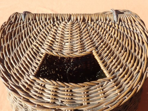 Vintage Wicker Creel Basket Center Hole Flyfishing Trout Rattan Fishermans Creel - Picture 2 of 15