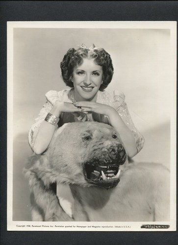 GRACIE ALLEN WITH POLAR BEAR - 1938 DOUBLEWEIGHT PUBLICITY - COLLEGE SWING