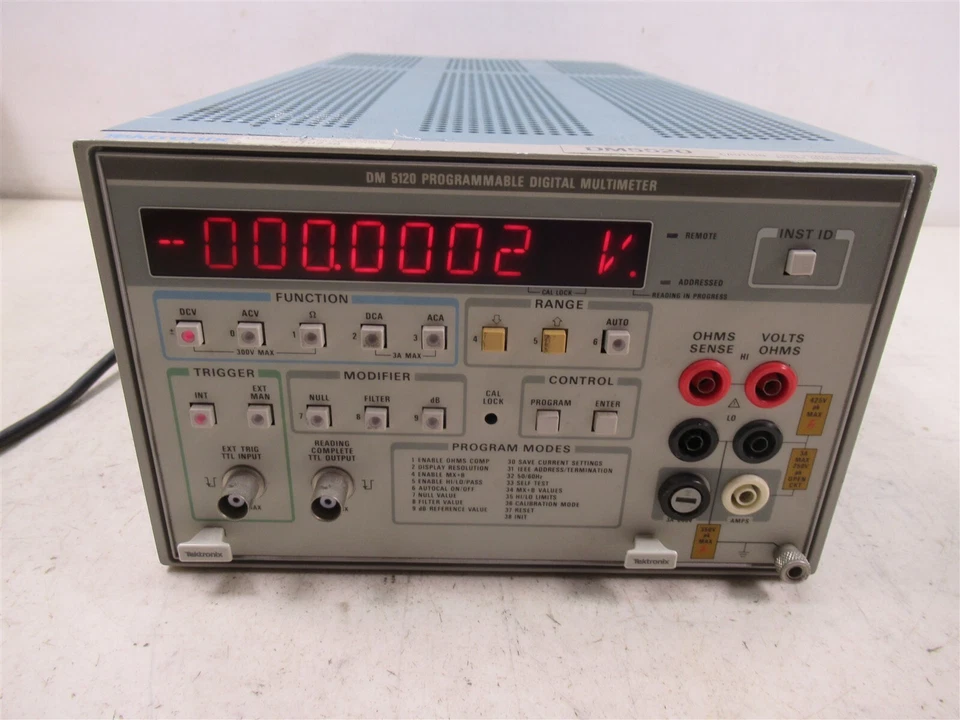 Chasis Tektronix DM5520 con multímetro digital programable DM 5120  Foto 2 de 4