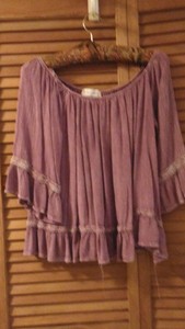 Blouse-women-size-medium-burgundy-by-Altard-State