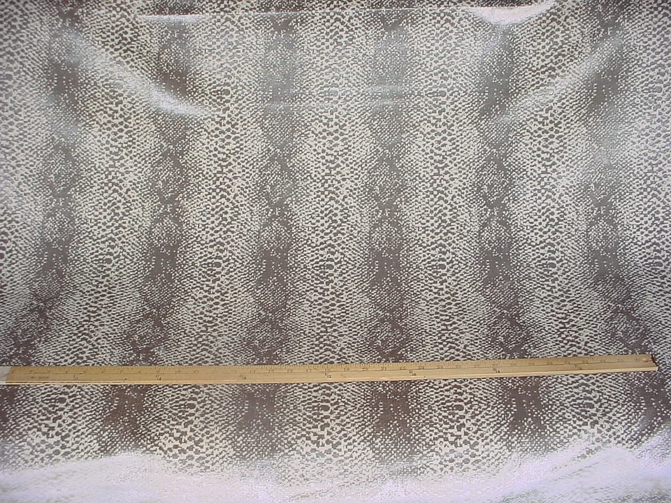 Tela de tapicería de terciopelo de cocodrilo mundo oculto Robert Allen 239675 1-1/8 Foto 4 de 4