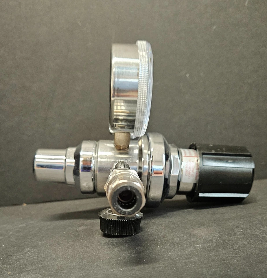 Regulador de gas Concoa dos etapas CGA 580 entrada Foto 3 de 4