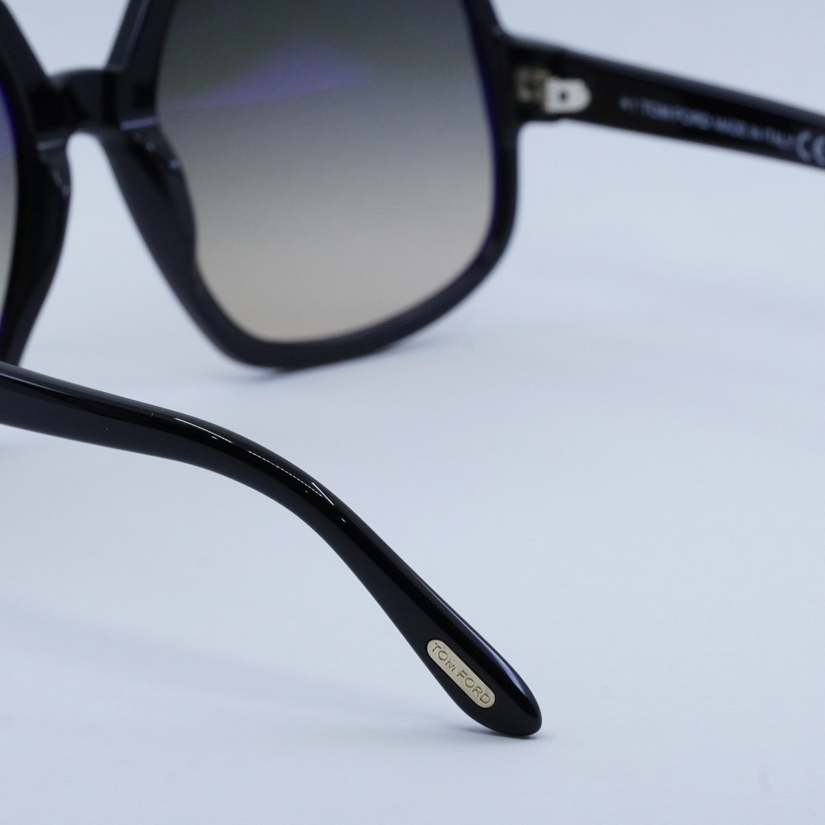 TOM FORD FT0992 01B Shiny Black/Gradient Smoke 60-20-135 