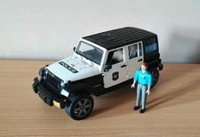 Bruder Spielzeug 02526 Jeep Wrangler Polizei Auto Polizeifahrzeug Polizist