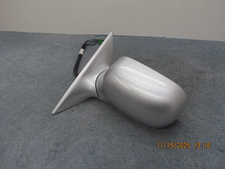 2003-2005 CADILLAC DEVILLE DOOR MIRROR DRIVER SIDE W/TURN SIGNAL MEMORY SILVER - Image 3 of 4