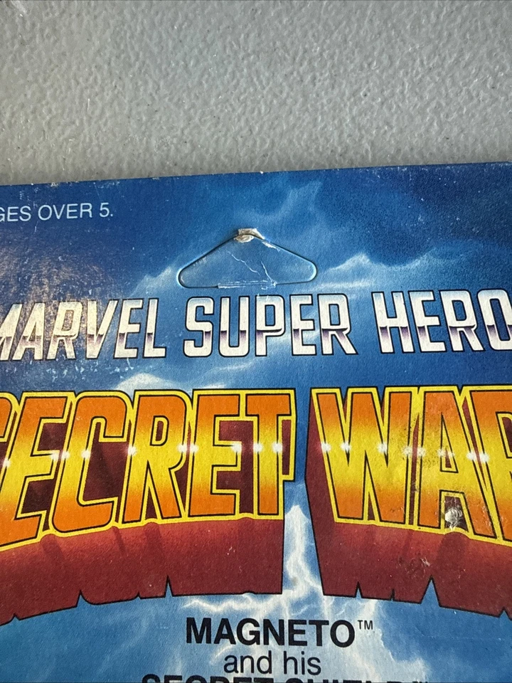 Marvel Super Heroes Secret Wars "MAGNETO" Sin perforar Sellado *NUEVO* Mattel 1984 Foto 3 de 3