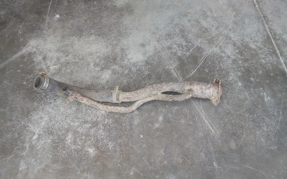 Гриф наполнителя топливного бака 1995-1997 Ford Windstar  - Изображение 3 из 3