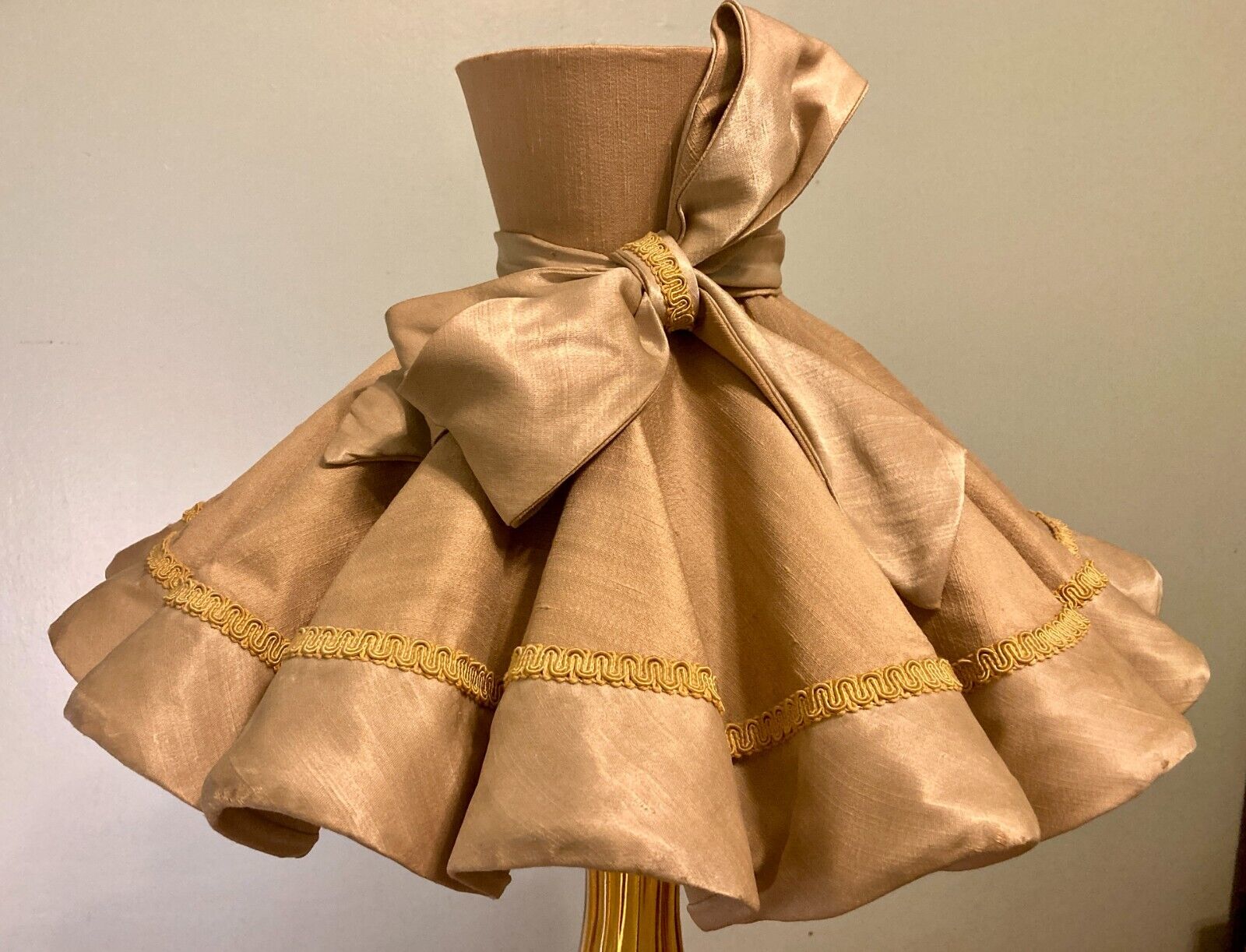 Haarzelf Zeeziekte Beginner 1950s Stunning Large Vintage Scallop Ruffled Bow Fabric Lamp Shade | eBay