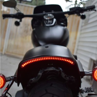 Custom Dynamics, zentrale LED-Rückleuchte FXFB Fat Bob. Softail rot: ...