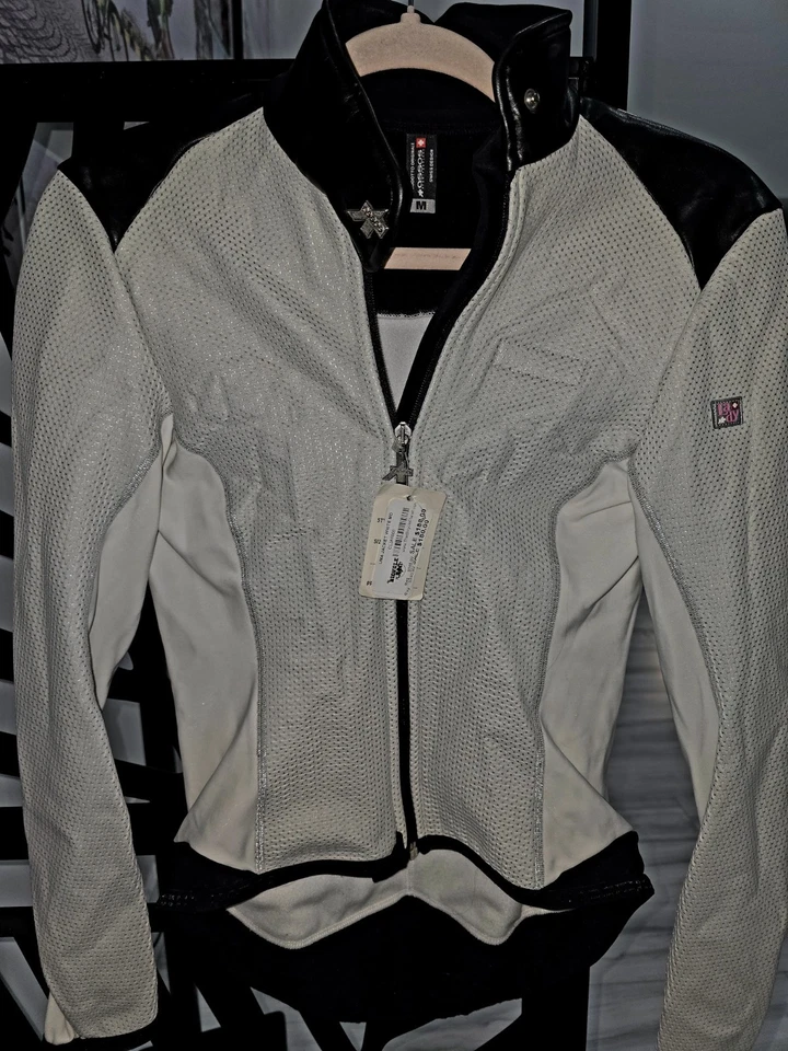 assos cycling jacket (winter) Women’s Used Size Medium - Image 4 of 4