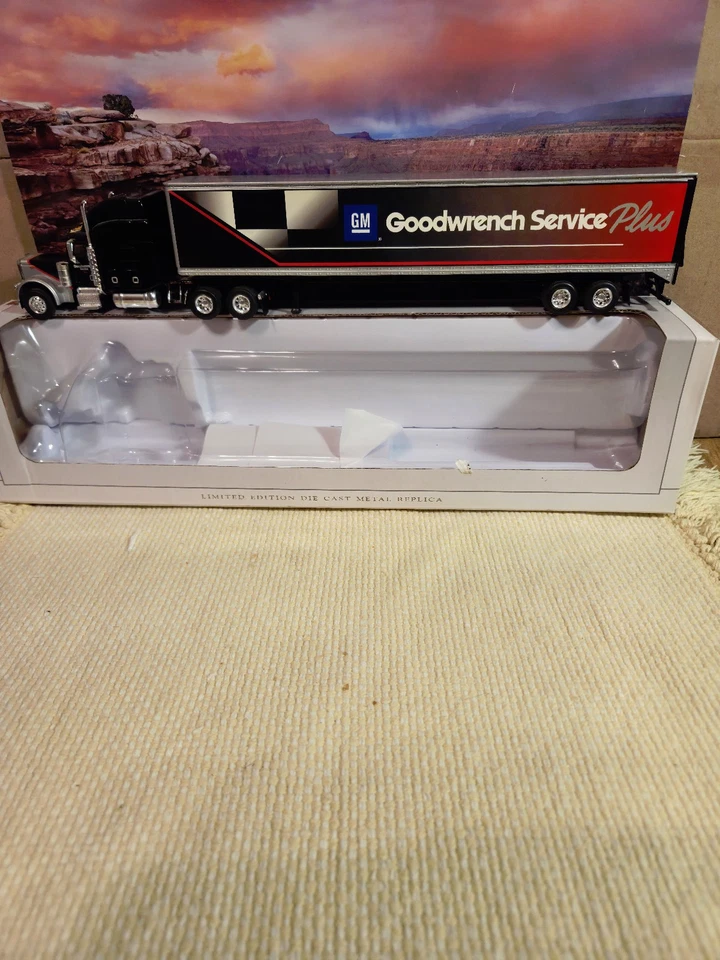 GM Goodwrench Peterbilt 379 2018 tractor/remolque. Diecast 1/64 por SpecCast. Foto 2 de 4