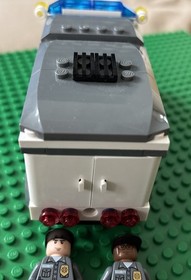 LEGO Batman 7785 Arkham Asylum Transit Van ambulance vehicle truck and guard x2