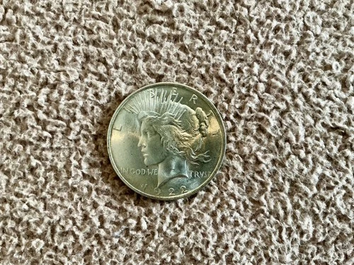 1922 P  $1 US Genuine Uncirculated Silver Peace Dollar                   c