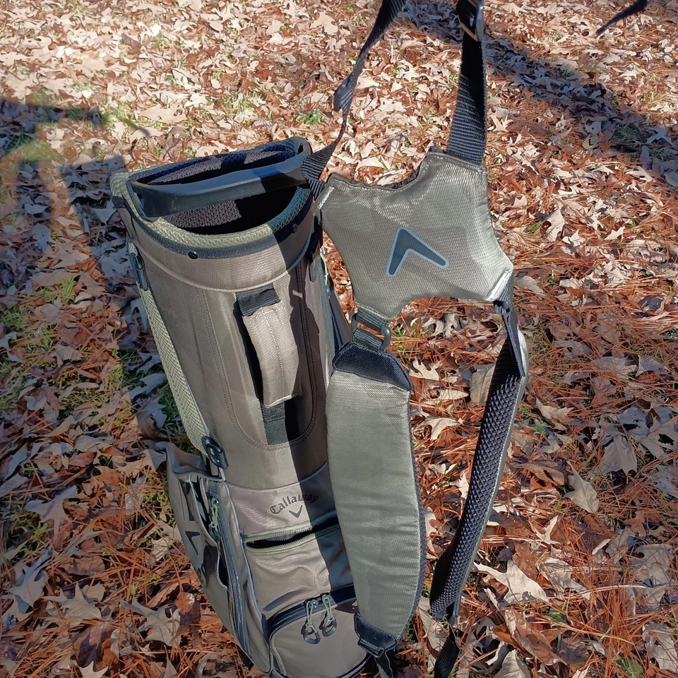 Bolsa de pie para palos de golf Callaway oliva camuflaje Chev divisor de 4 vías con cubierta para lluvia Foto 2 de 4