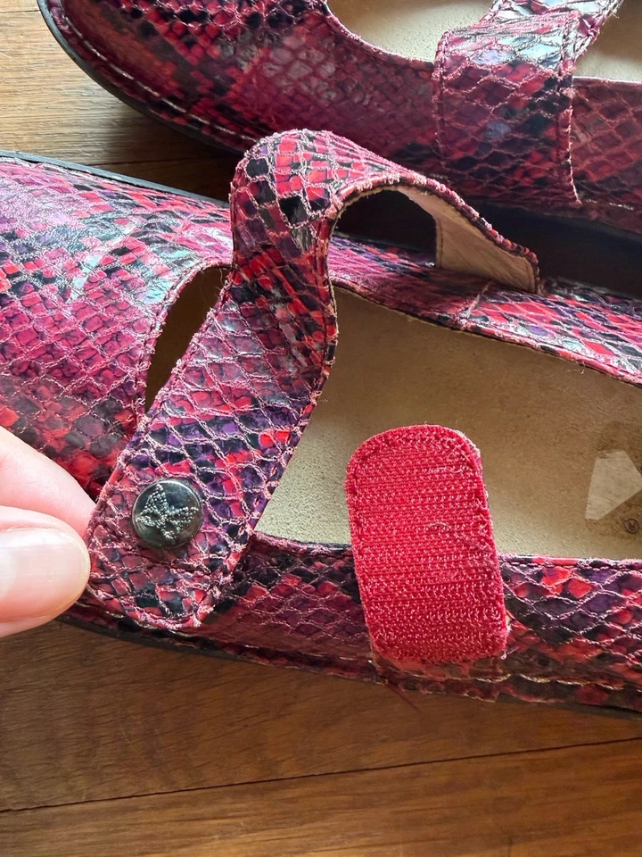 Zapatos de Cuero Alegria Mary Jane Estampado Serpiente Rojo Talla 40 Foto 3 de 4