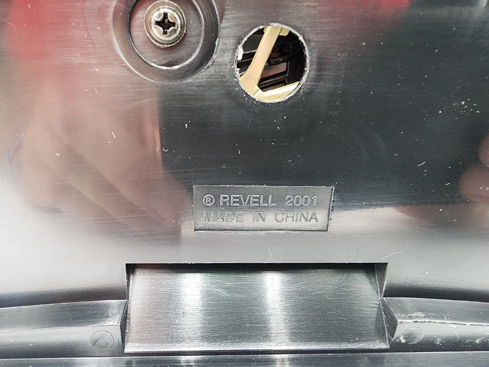 Jeff Gordon 2001 #24 NASCAR Winston Cup Champion 1:24 Scale (Revell) With Case! - Image 3 of 3