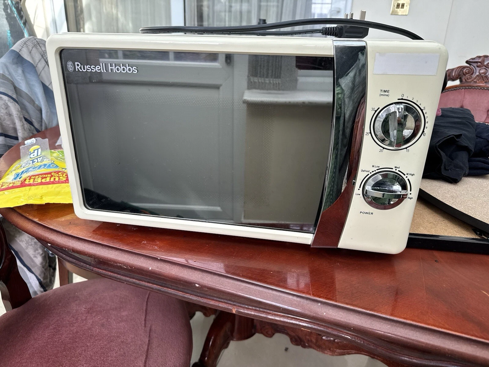 Russell Hobbs RHRETMM705C 17L 700w Microwave