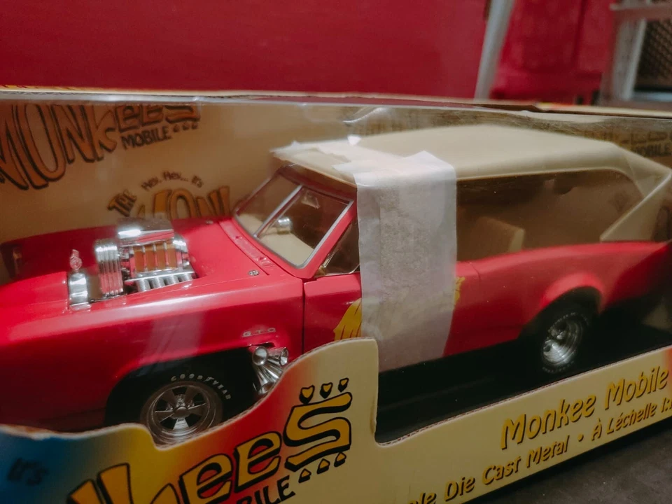 ERTL AMERICAN MUSCLE MONKEES MOBILE SCALA 1:18 ITEM 36685 - Immagine 3 di 4