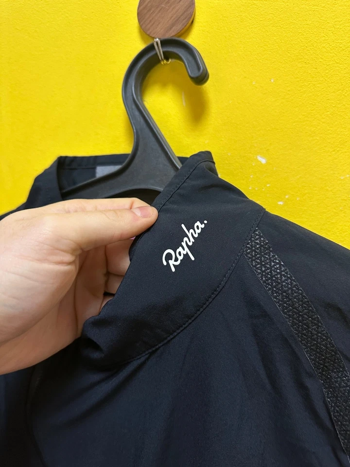 Rapha Stowaway jacket Mens Size L-XL - Image 3 of 4