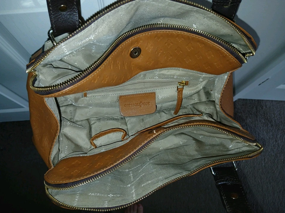 Patrick Cox Large Tan Fleur-de-Lis Leather Shoulder Bag - Image 4 of 4