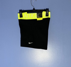 ممثلة تضخيم بورتيكو nike pro tights 