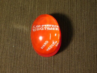 VINTAGE KITCHEN EGG-PERFECT COLOR CHANGING EGG TIMER