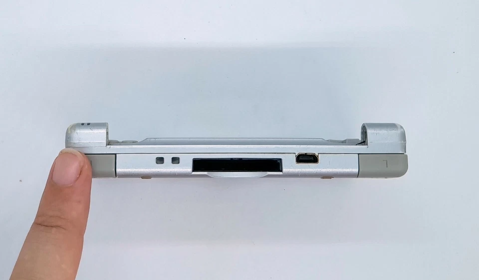 Nintendo DS Lite, for parts. USG-001 - Image 4 of 4