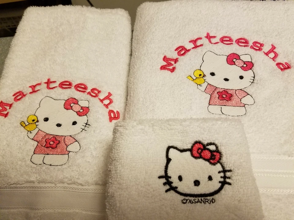 Juego de baño de 3 piezas bordado personalizado hecho a mano - Hello Kitty Foto 2 de 2