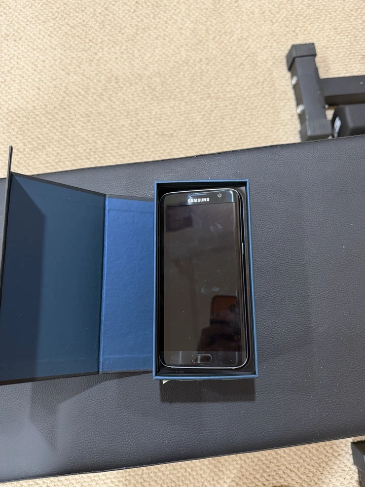 Samsung Galaxy S7 Edge 32GB - Black - Unlocked AT&T Sprint - Image 2 of 4