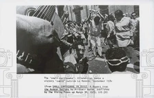 1970 Press Photo Allendistas perform a victory dance outside La Moneda in Chile