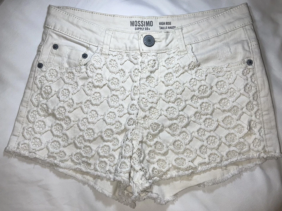 Shorts mosca MOSSIMO off white cintura alta bordado zíper frontal júnior tamanho 7 - Imagem 2 de 4