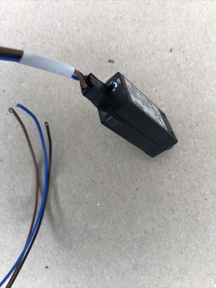 SMC ZSE2-T1-15CN Vacuum Pressure Switch Sensor 1/8” NPT -101 kPa, NPN O.C. - Image 3 of 4