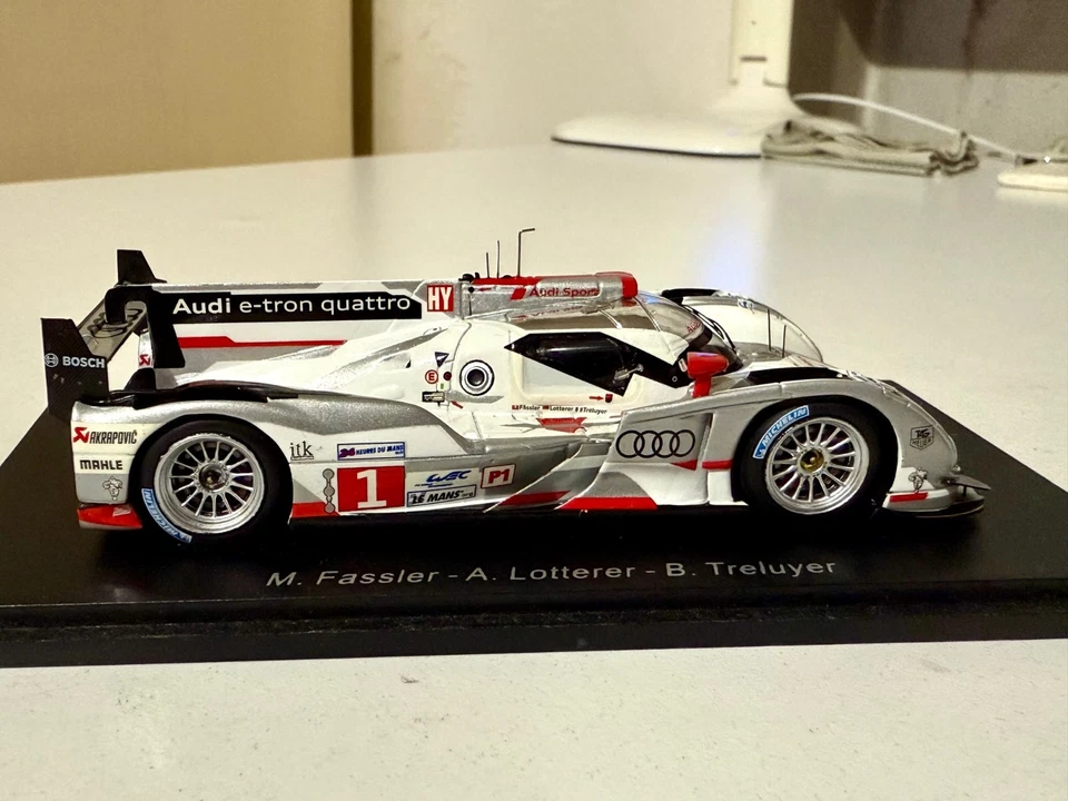 SPARK MODELS 43LM12 AUDI R18 E-TRON QUATTRO WINNER LE MANS 2012 1/43 - Immagine 3 di 4