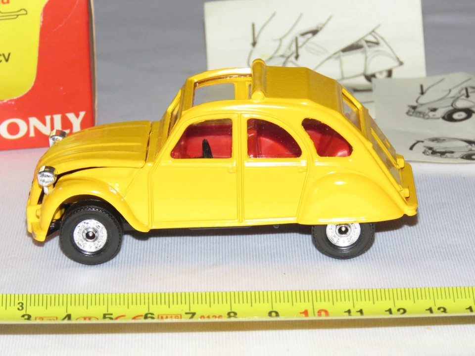 Vintage 1981 Corgi James Bond 007 Citroen 2CV No. 51655 For Your Eyes Only - Image 2 of 4