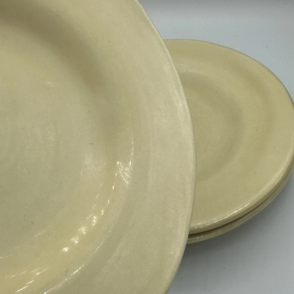 POTTERY BARN Sausalito 10" AMBER Yellow Gold DINNER PLATE Lot Of 4 - Image 2 of 4