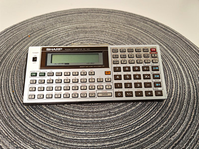 Sharp PC-1401 Pocket Computer Electronic Calculator inkl. Schutzhülle/Abdeckung