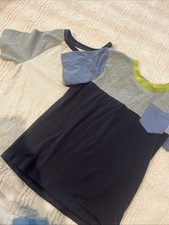 Boys Tommy Bahama Size 5/6 2 Short Sleeve Shirts