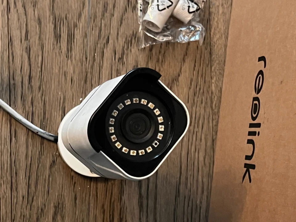 Reolink B800 Indoor/Outdoor 4K Ultra HD PoE Security Camera - Image 2 of 3