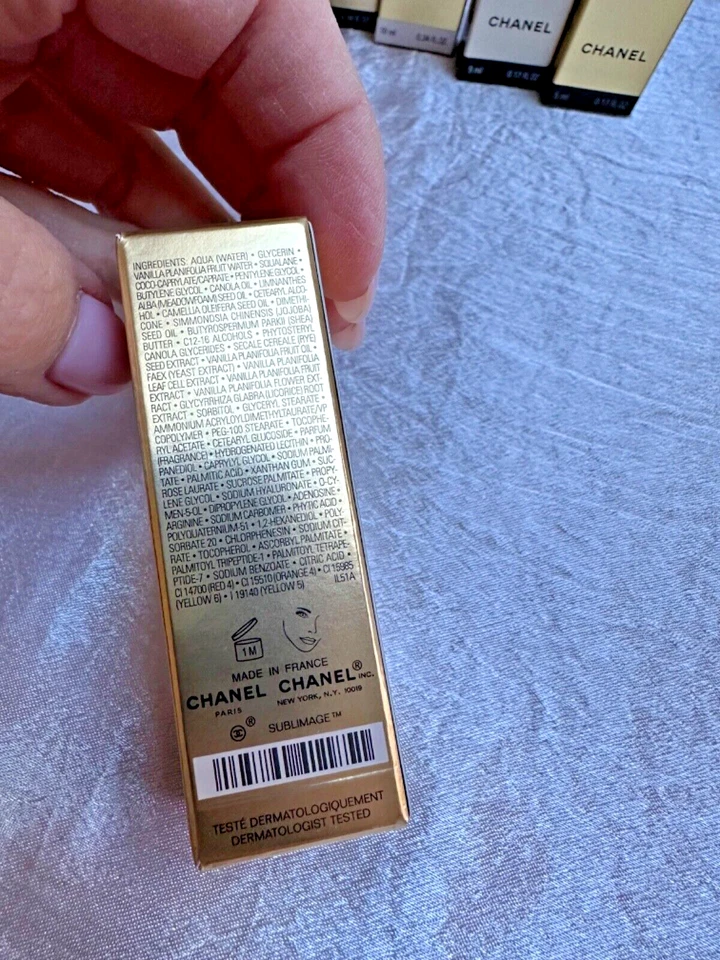 JUEGO DE MUESTRAS CHANEL SUBLIMAGE L'ÈSSENCE LUMIÈRE, LA LOTION, LE BAUME Y MÁS Foto 3 de 4