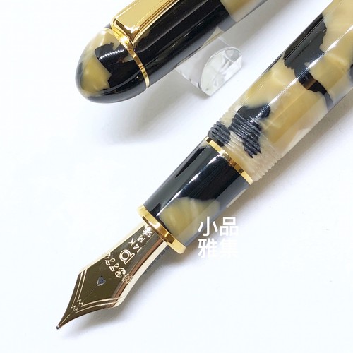 Platinum Special Edition Celluloid Black Koi Gold Trim 14K Fountain Pen - Picture 5 of 6