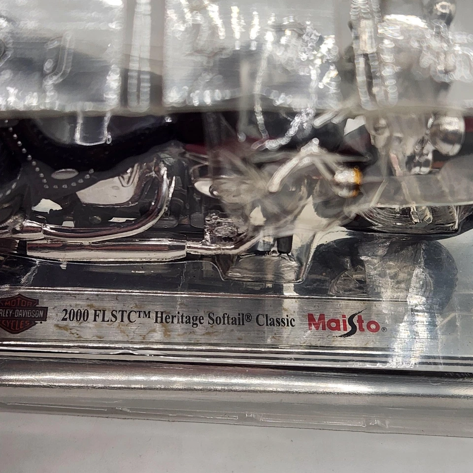 Harley-Davidson 2000 FLSTC Heritage Softail Classic Die-Cast Motorcycle Maisto - Image 2 of 4