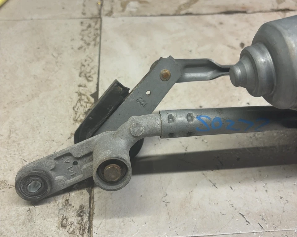 2011-2015 KIA SORENTO Windshield Wiper Motor & Transmission Linkage Assembly OEM - Image 2 of 4